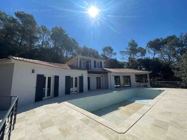 Villa restaurée de 153 m² – vue dominante plein sud – calme absolu - photo 3