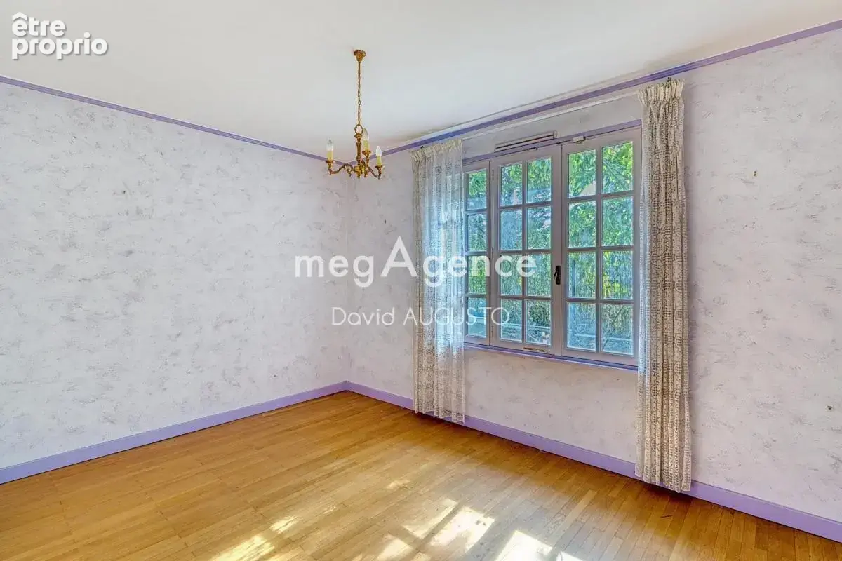 Rare à Tassin le Bourg, maison sur sous-sol complet, terrain de 900m2 - photo 7