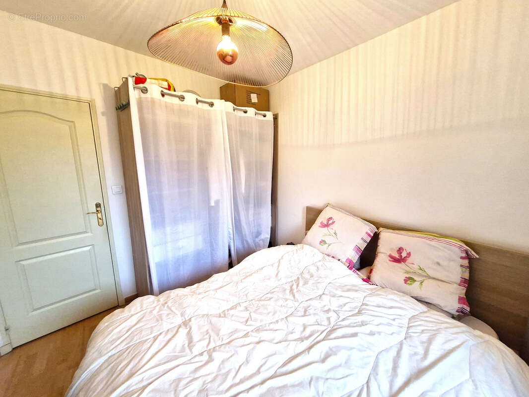 Appartement à SOLLIES-PONT