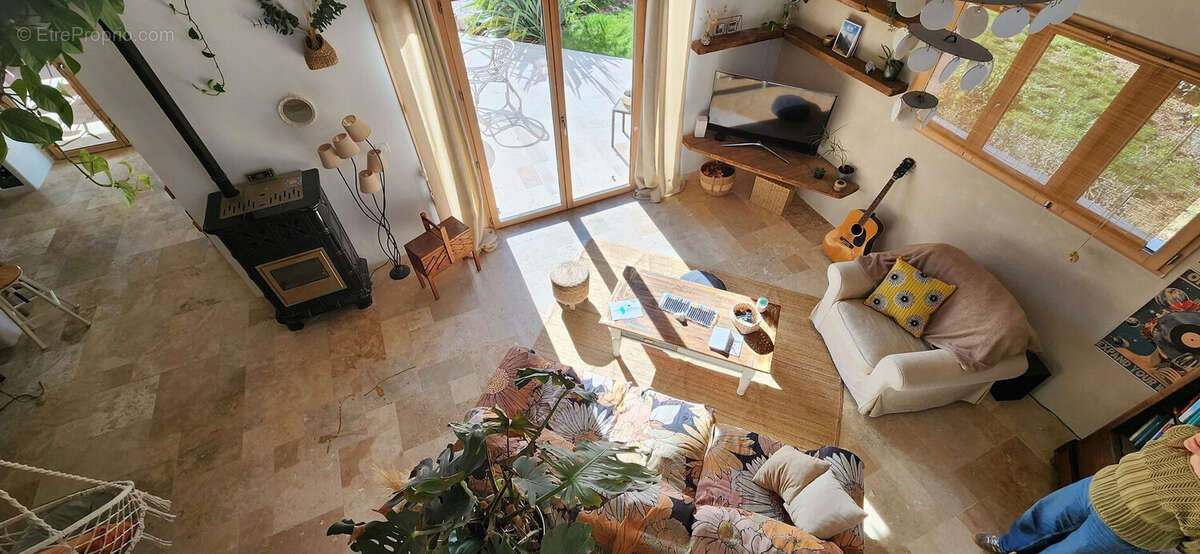 Maison à MONTOULIERS