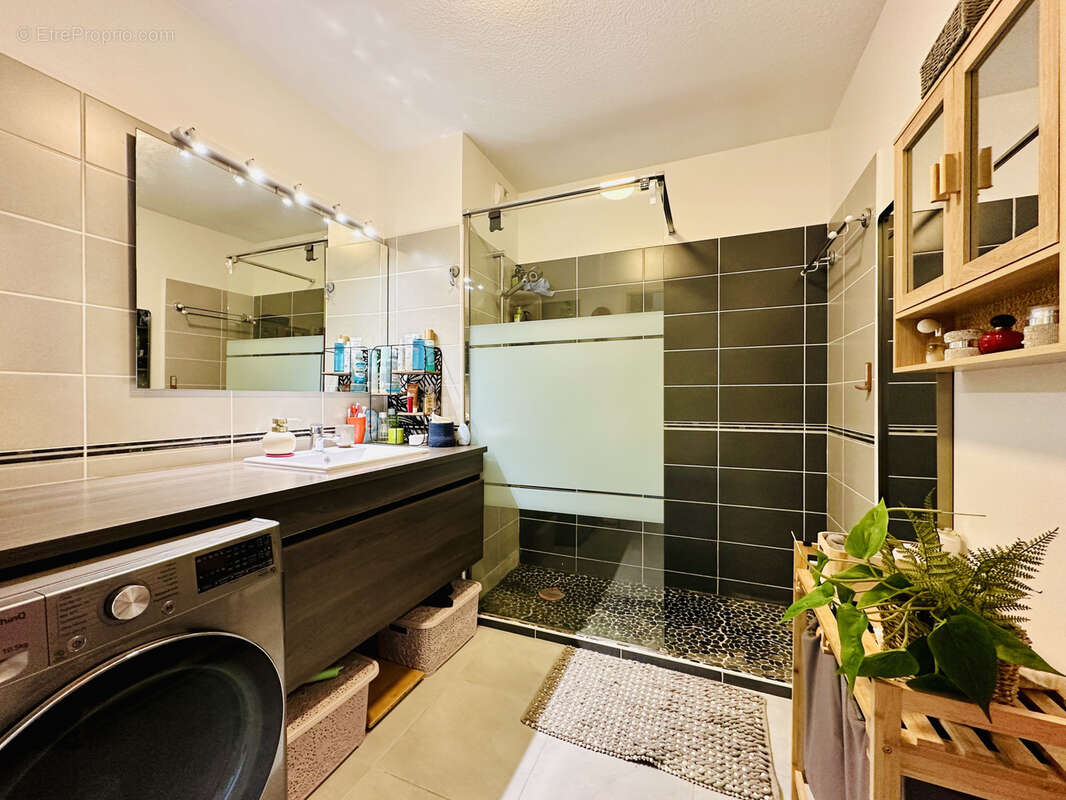 Appartement à LATTES