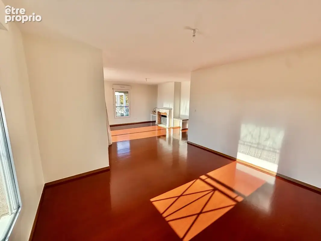 Divonne les Bains 01220, T4 122m2 dernier étage, balcons, garages, parking. - photo 3