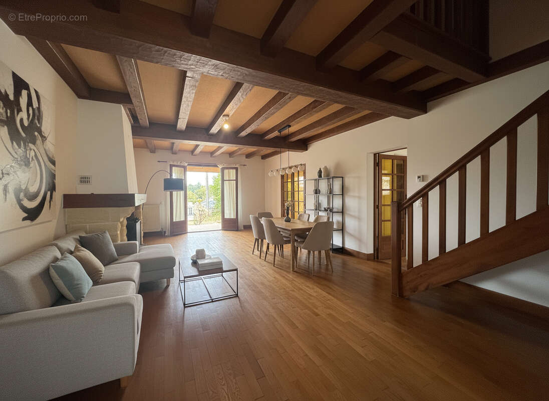 Maison à SAINT-YRIEIX-SUR-CHARENTE