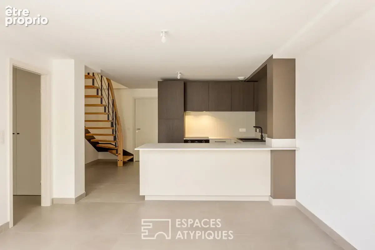 Loft contemporain en duplex et sa terrasse dans une ancienne friche industrielle - photo 2