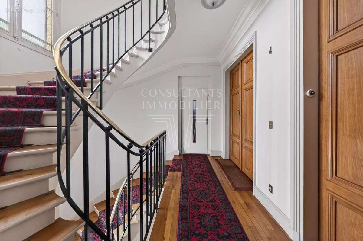 Appartement à NEUILLY-SUR-SEINE