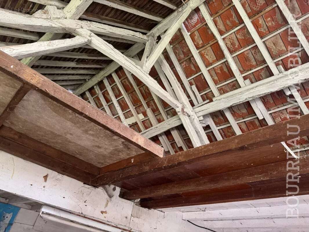 Appartement à LA CELLE-SAINT-CYR