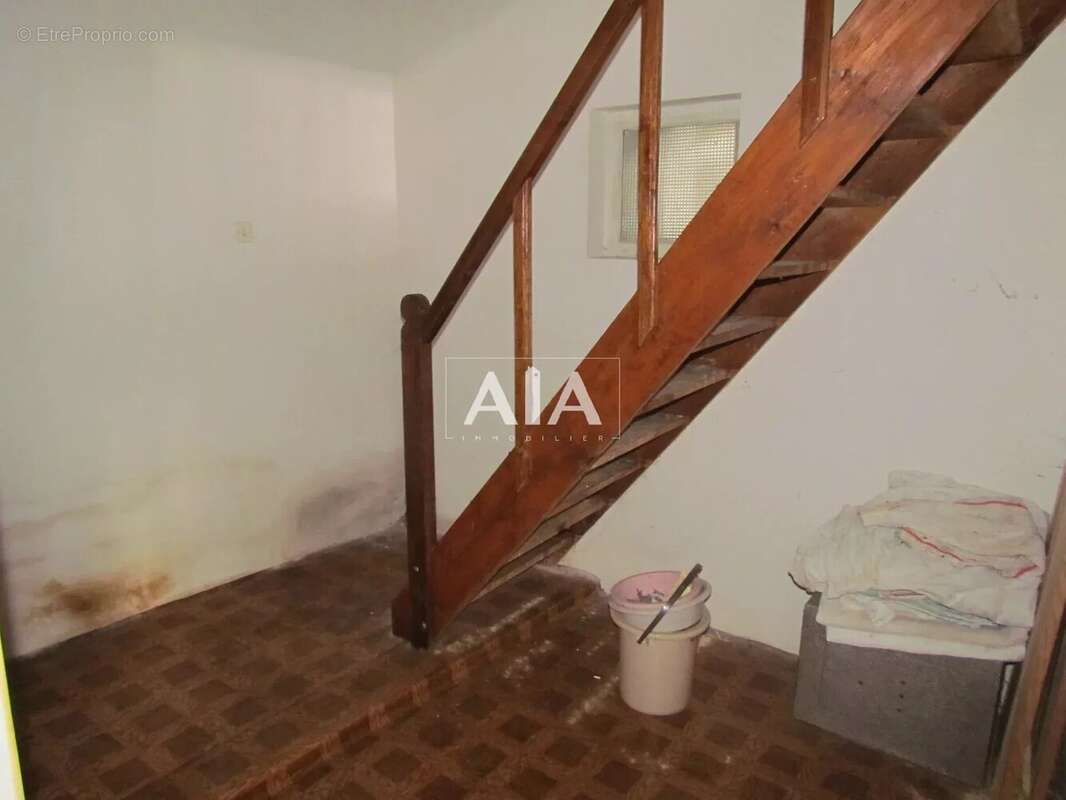 Maison à LES ADJOTS