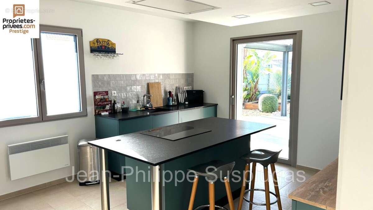 Maison à SAINT-CYR-SUR-MER