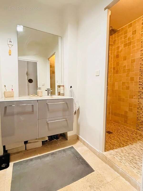 Appartement à MARSEILLE-1E