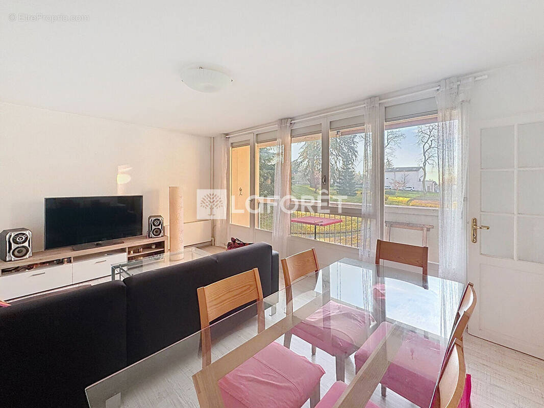 Appartement à GENAY