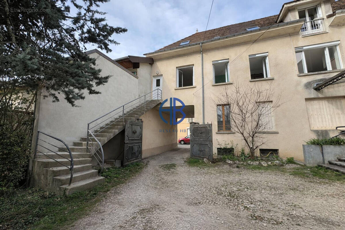 Appartement à LA TOUR-DU-PIN