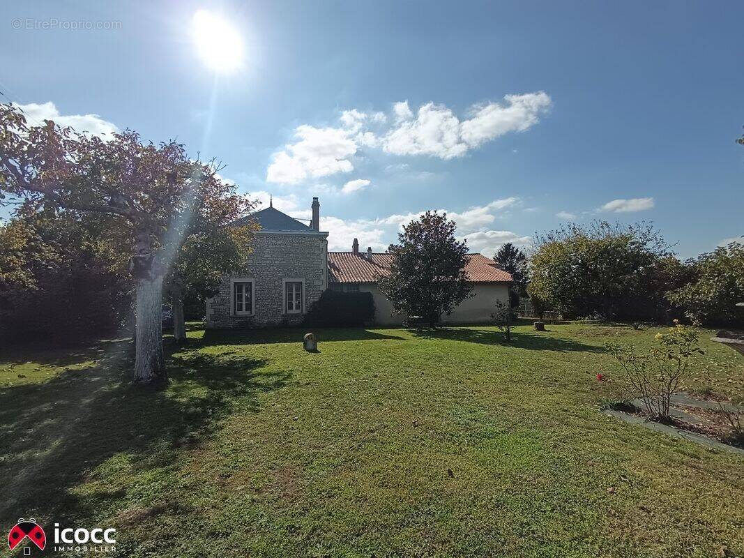 Maison à SAINT-ETIENNE-DE-BRILLOUET