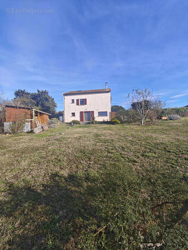 Maison à VILLENEUVE-LES-MONTREAL