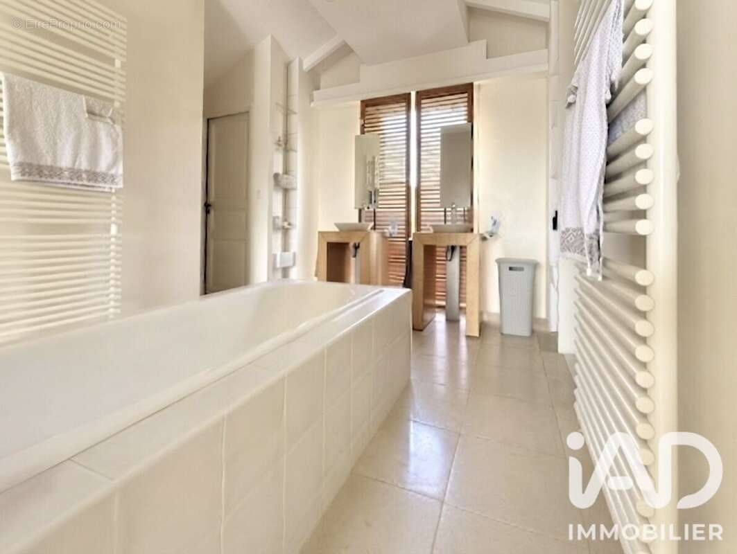 Maison 271 m² à Cahors  - photo 9