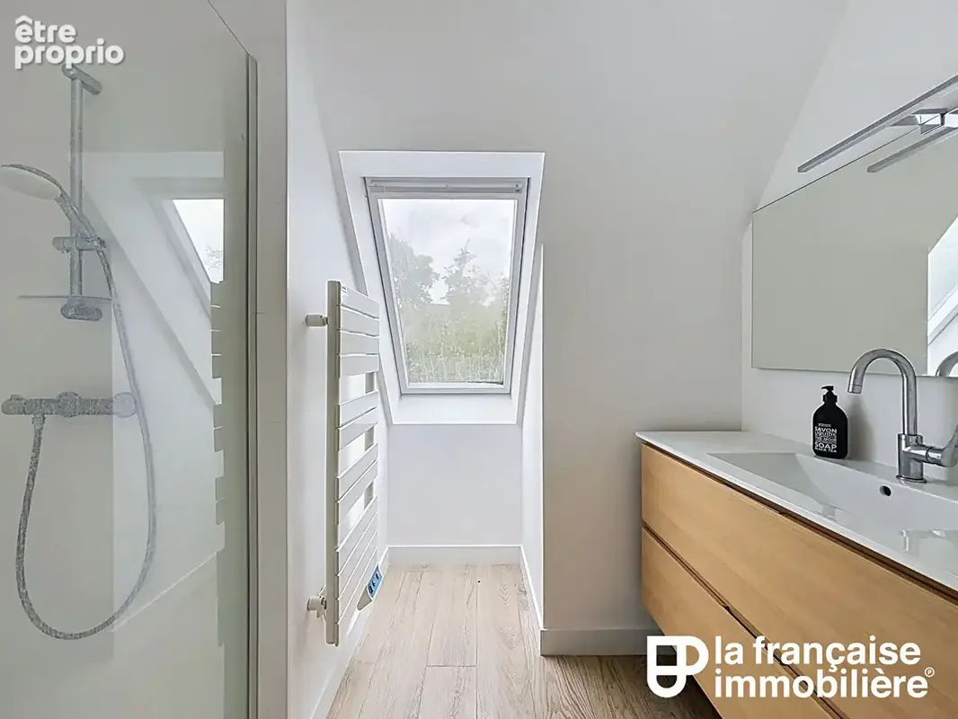 Maison familiale type 8 - beaux volumes - 4 chambres - grand jardin ouest - piscine chauffée - garage double - saint-grégoire - photo 9