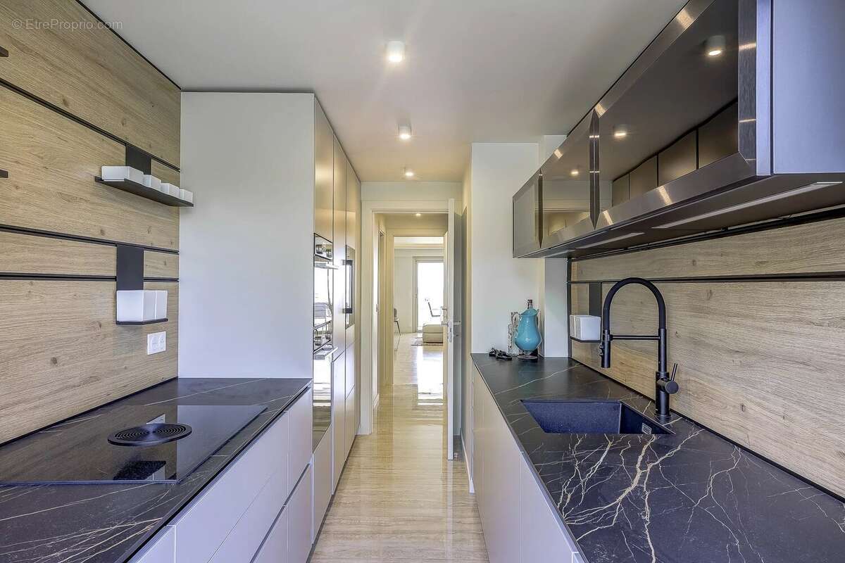 Cannes, Basse Californie - Appartement 4 pièces vue mer  111 m² - photo 15