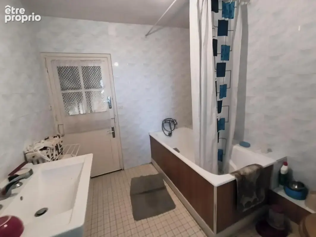 Maison 97 m² à Saint-Fraimbault  - photo 7
