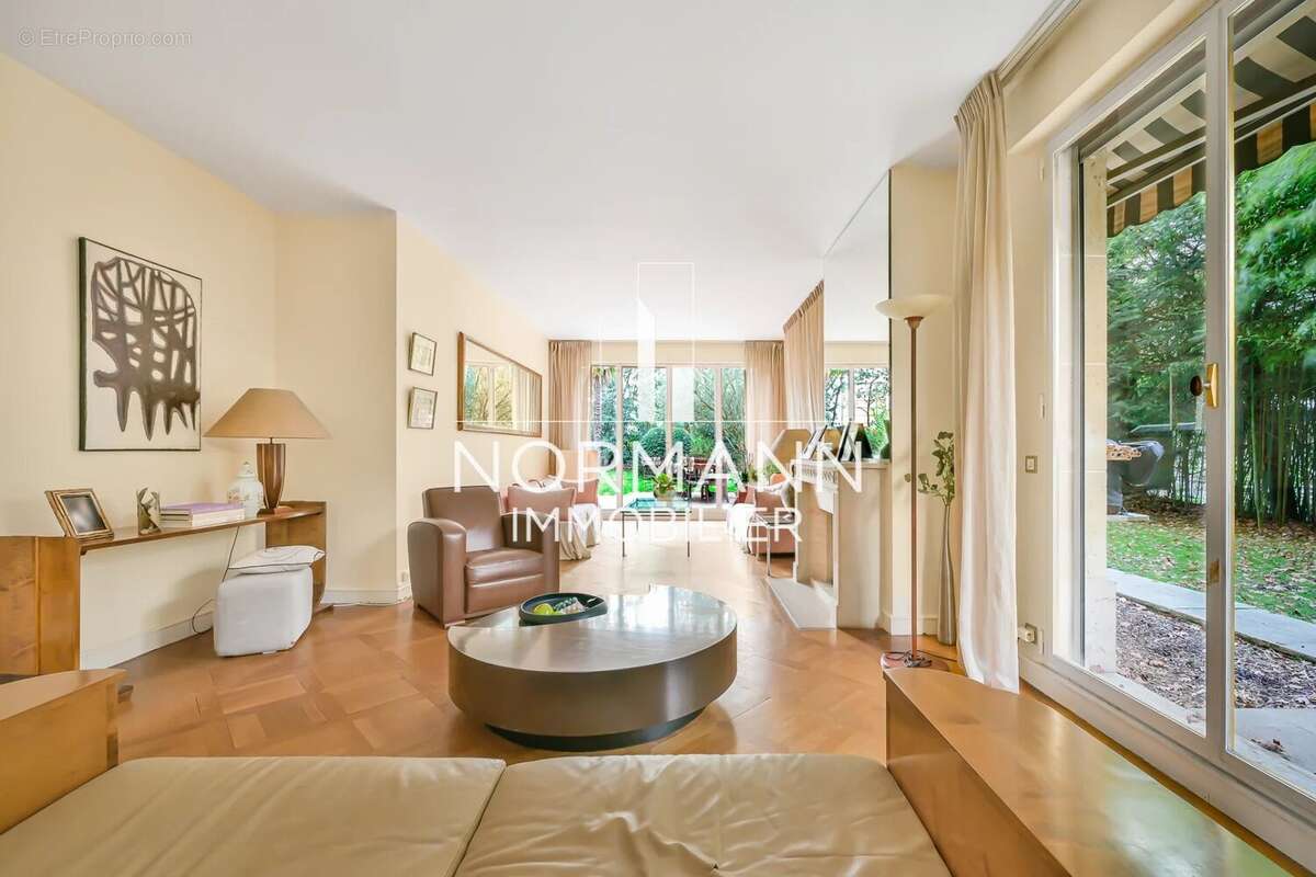 Appartement à NEUILLY-SUR-SEINE