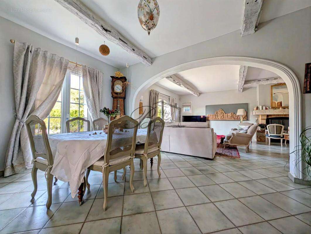 Maison à MEYRARGUES
