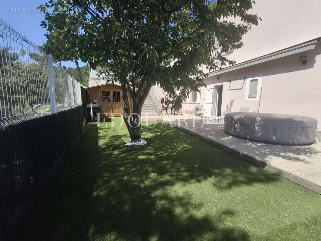 Appartement à ROQUEBRUNE-CAP-MARTIN