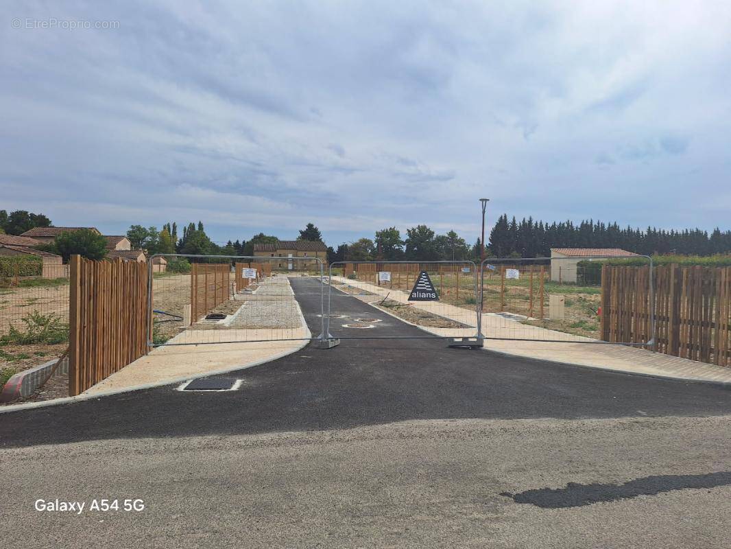 Terrain à JONQUIERES