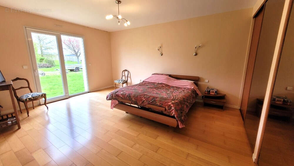 Maison à FEUGUEROLLES-BULLY