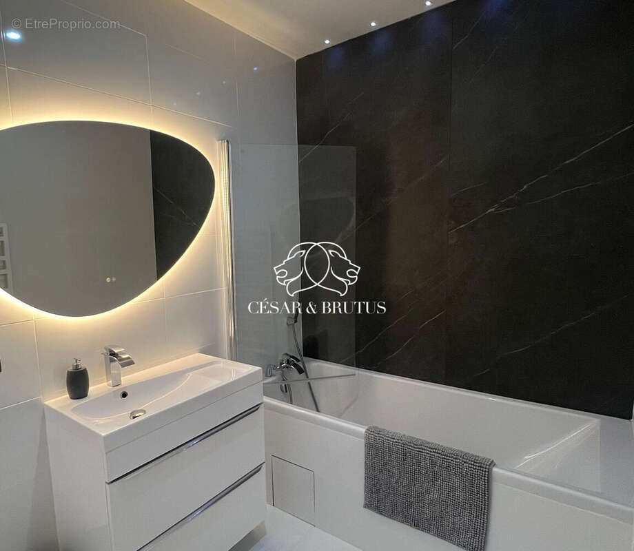 Maison 300 m² à Neyron  - photo 6