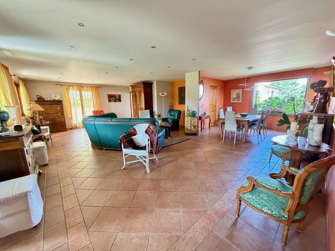 Maison à SAINT-GENEST-LERPT