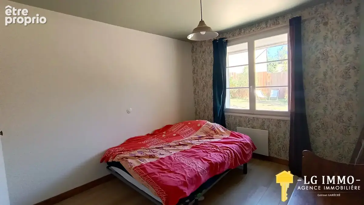 Maison en pierres rénovée de 180 m2, 5 chambres sur terrain clos et arboré de 1750 m2. - photo 10