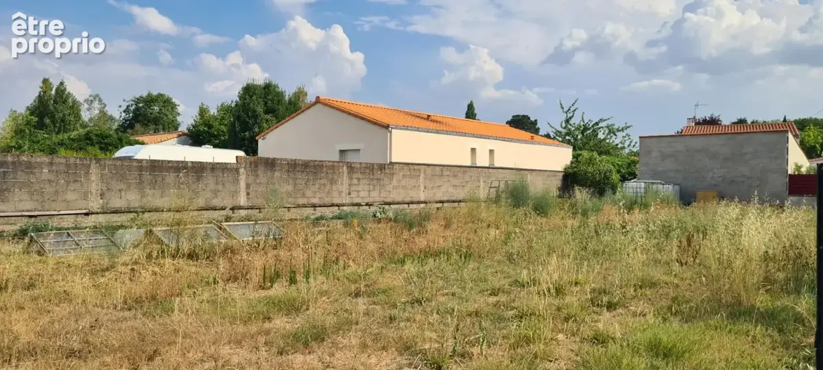 Terrain constructible La Chapelle Heulin 621 M² avec abri de jardin (17 M²) et préau (14 M²) - photo 5
