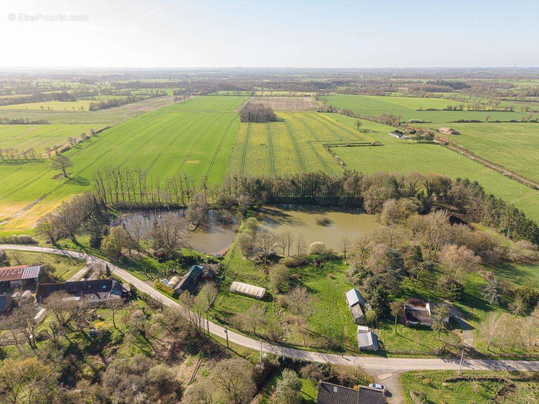 Terrain à SAINT-VINCENT-DES-LANDES