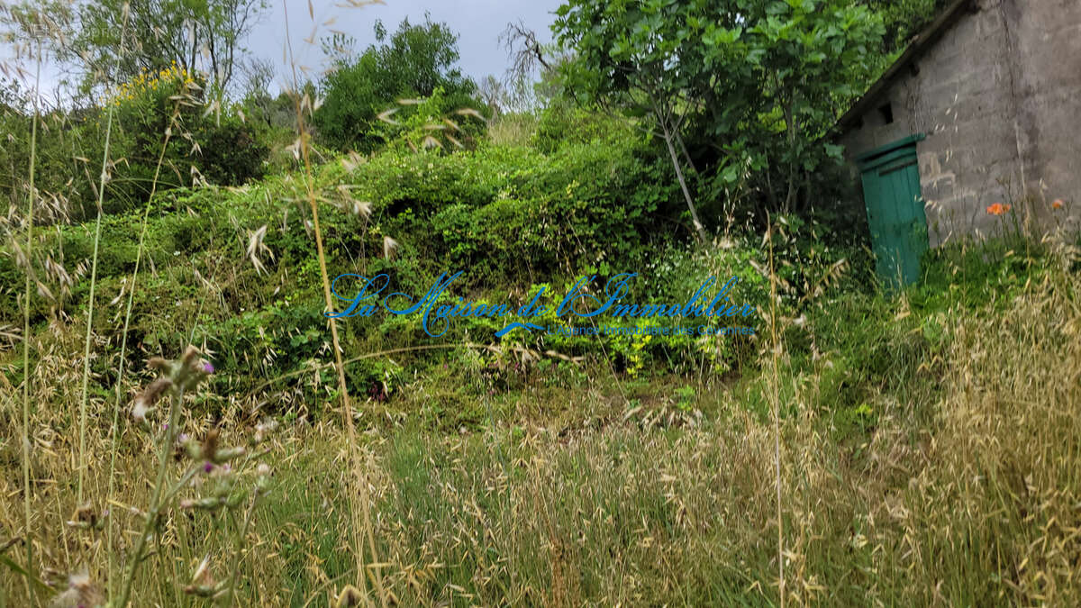 Saint AMBROIX, maison de type F5 mitoyenne à rénover avec terrain de 5517 m2 - photo 2