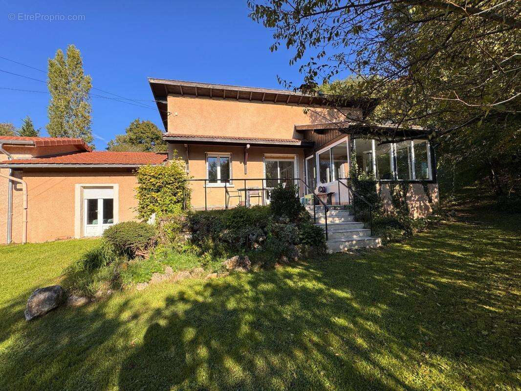 Maison à SICCIEU-SAINT-JULIEN-ET-CARISIEU