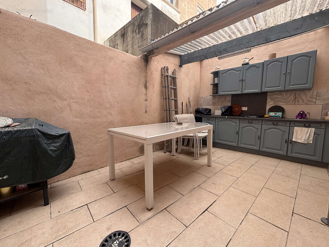 Maison à SAINT-LAURENT-DE-LA-SALANQUE