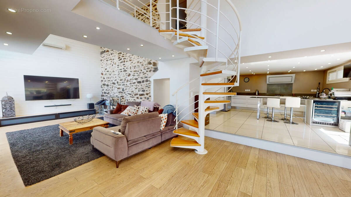 Maison 208 m² avec piscine, jacuzzi, et dépendance - photo 13