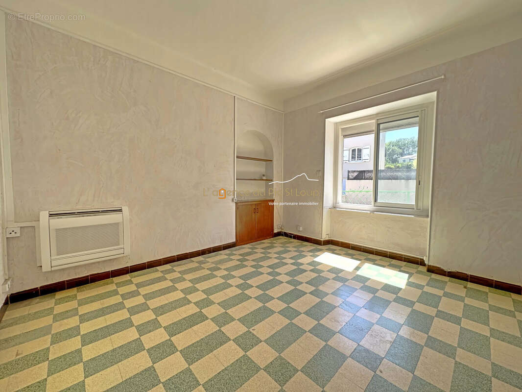 Maison à CRUVIERS-LASCOURS