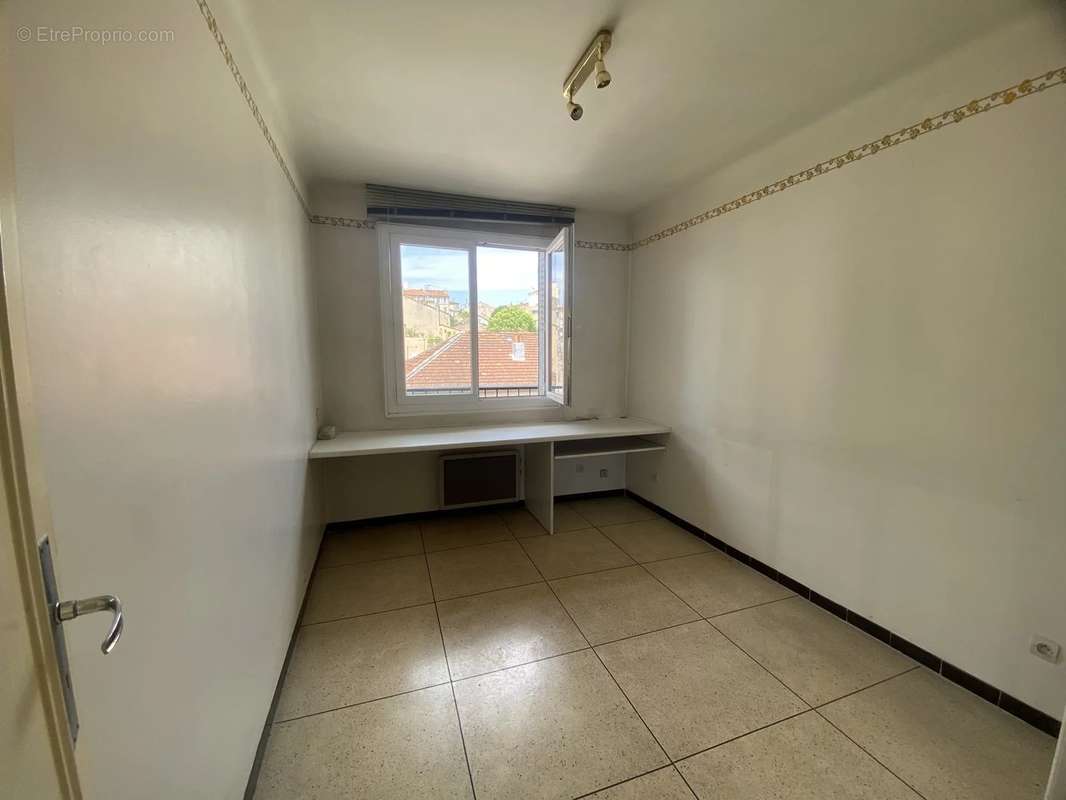 Appartement à MARSEILLE-4E