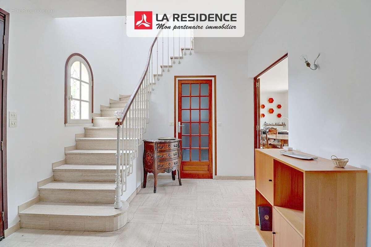 Maison à MAREIL-MARLY