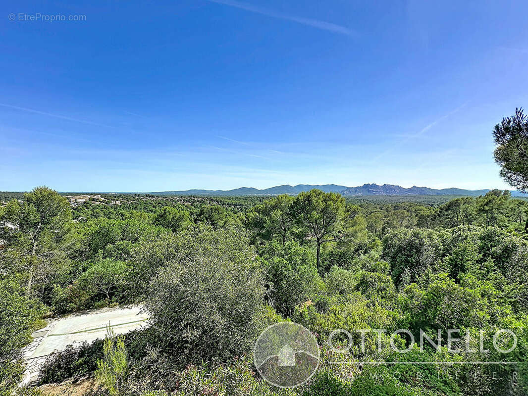 Maison à ROQUEBRUNE-SUR-ARGENS