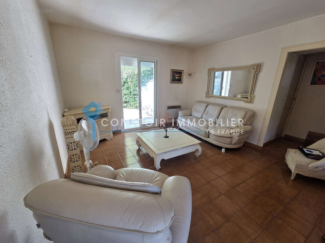 maison 5 pieces 105 m2 sur 699 m2 de terrain - photo 8