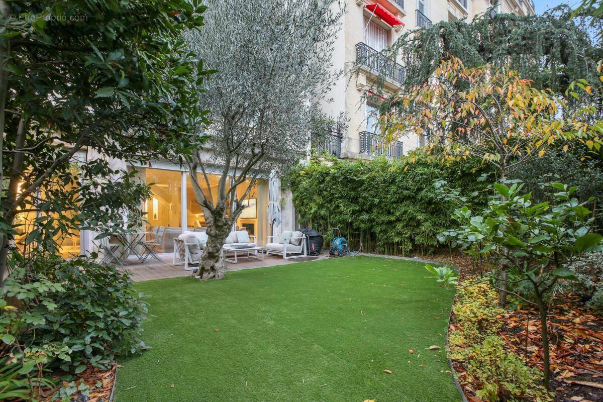Appartement à NEUILLY-SUR-SEINE