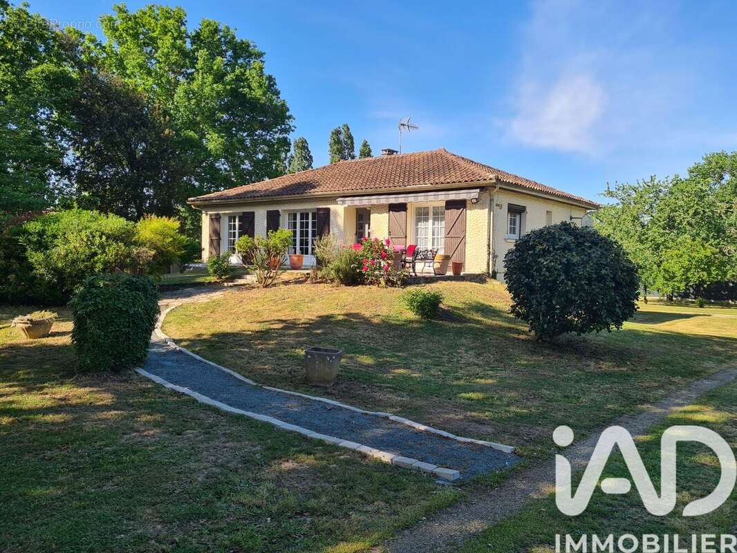 Maison 110 m² à Saint-Sulpice-D'arnoult  - photo 3
