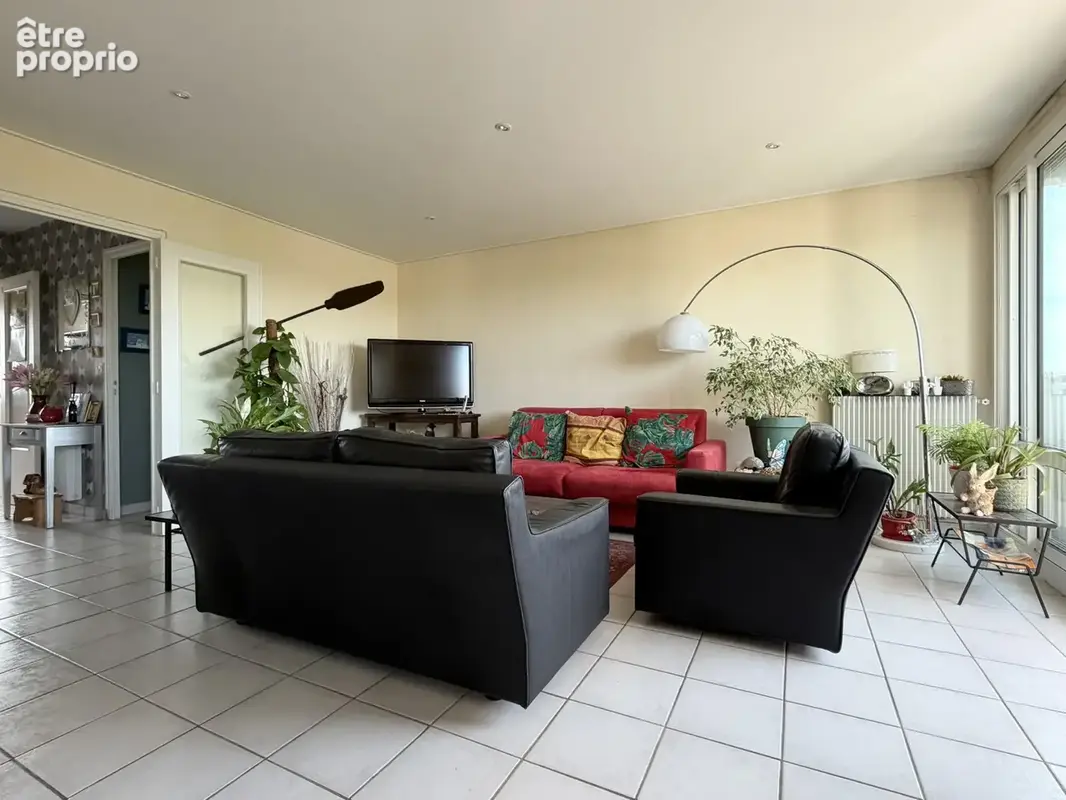 Appartement 3 pieces de 80 m2 avec balcon donnant sur parc verdoyant - photo 3