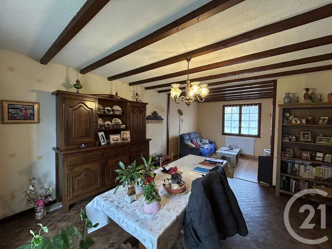Maison à LES EGLISOTTES-ET-CHALAURES