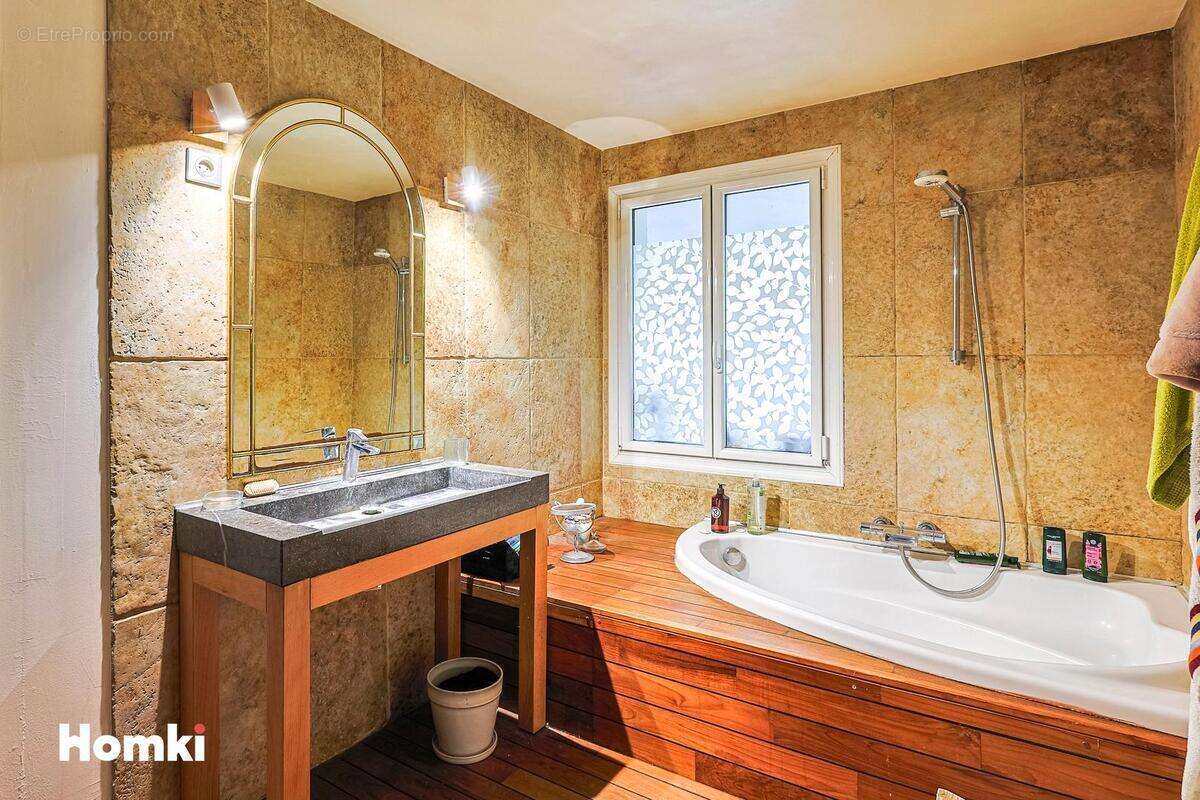 Maison à MONTAIGUT-SUR-SAVE