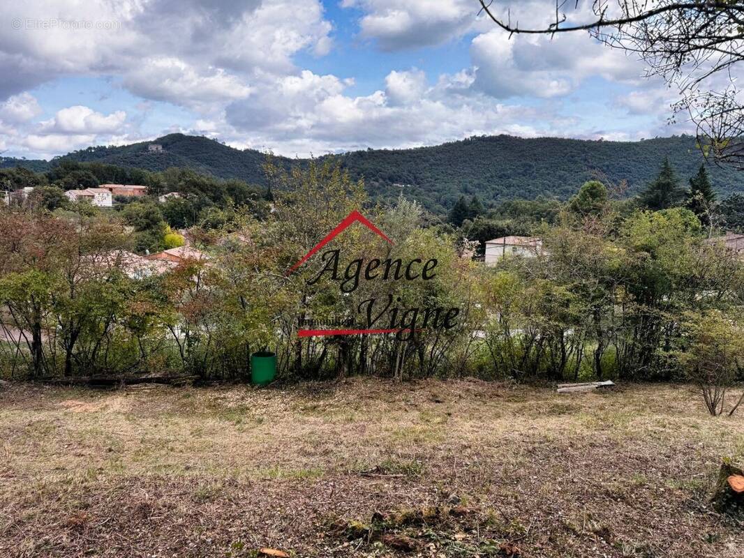 Terrain à MEYRANNES