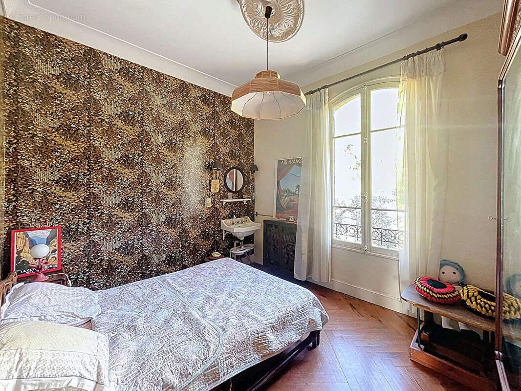 Maison à CASTAGNIERS