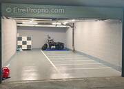 Parking à PARIS-18E