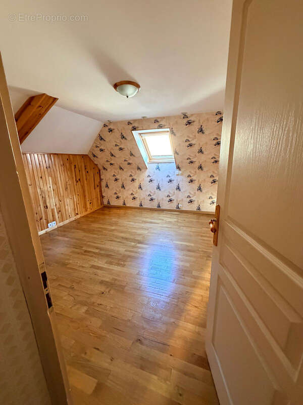 Maison à CRECY-SUR-SERRE