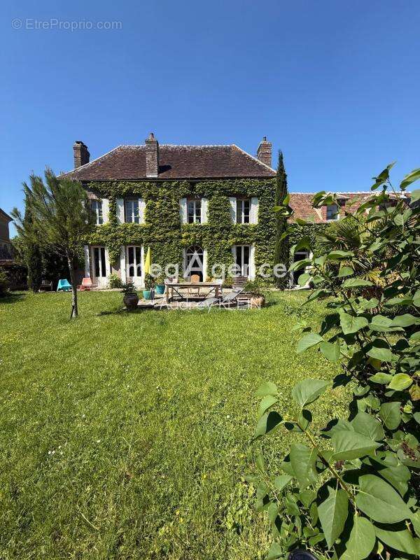 Maison à PLESSIS-SAINT-JEAN